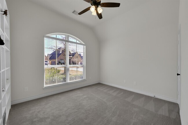 Building Photo - 150 N Greatwood Glen Pl