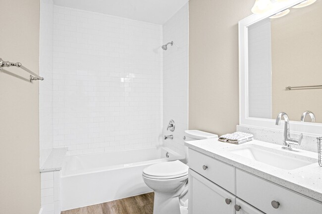 Building Photo - Evolve Real Estate: Beautifully Updated 2 ...