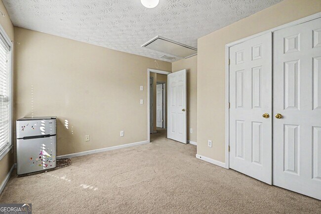 Building Photo - 375 Clairidge Ln SW