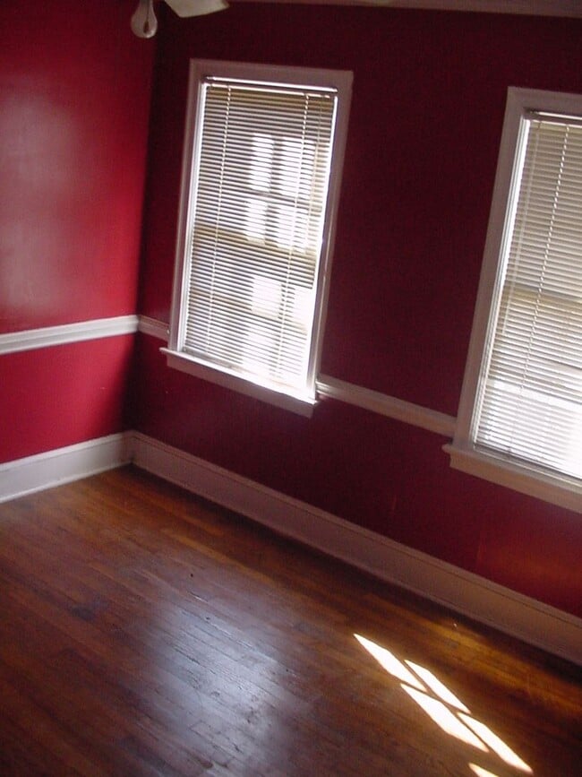 Building Photo - 3 BR, 2 BA House
