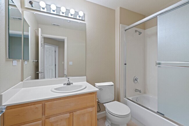 Building Photo - STYLISH, EXCELLENTLY LOCATED HOME CORNER UNIT | EASY ACCESS