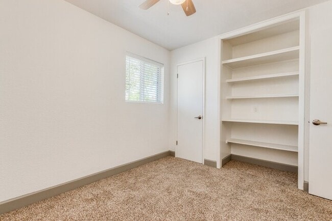 Building Photo - 1637 W Cinnabar Ave