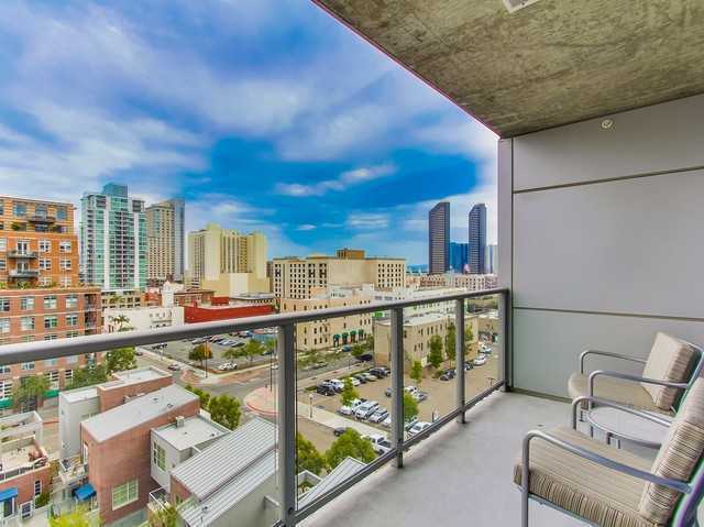 Building Photo - Gorgeous Downtown Condo with Spacious Floo...