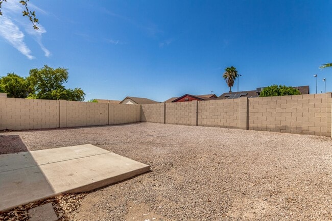 Building Photo - Charming 3 bedroom in El Mirage!