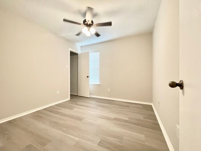 Building Photo - 5723 Wandering Creek Dr