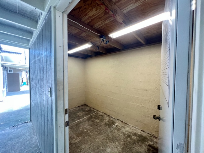 Building Photo - 1279 Manulani St