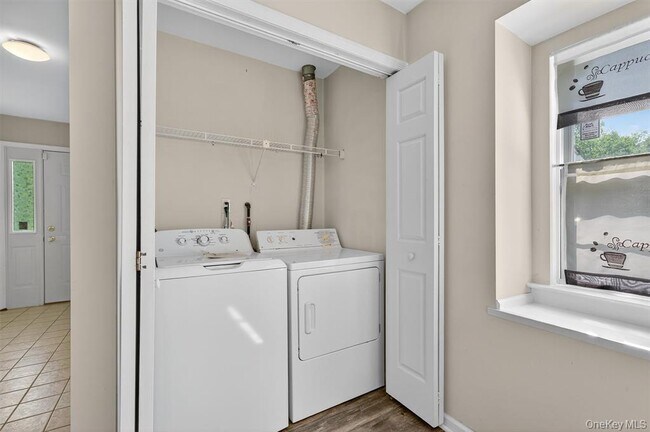 Building Photo - 226 Eagleton Dr