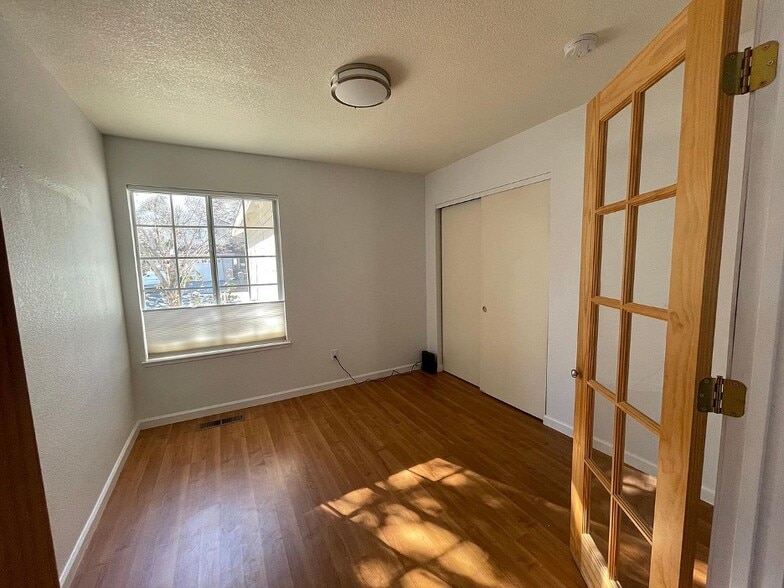 Building Photo - 4948 Bayridge Ln