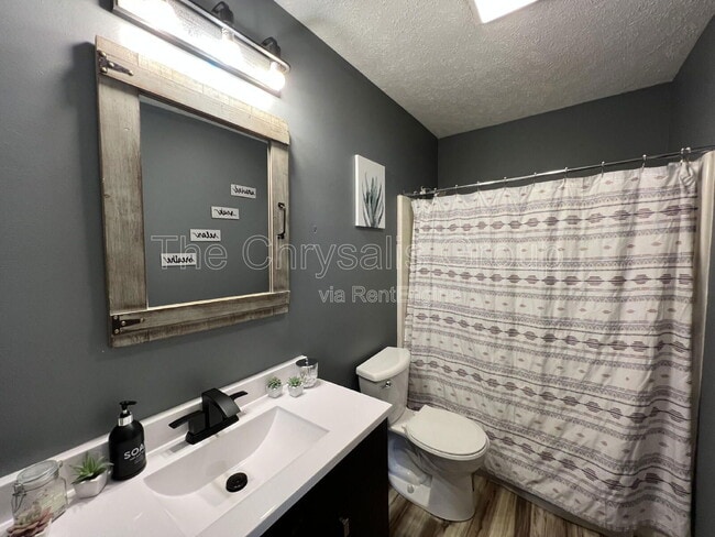 Building Photo - 1924 Ottawa Ave