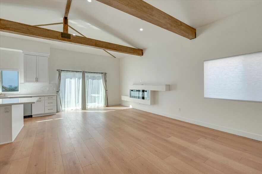 Building Photo - 5348 Thornburn St