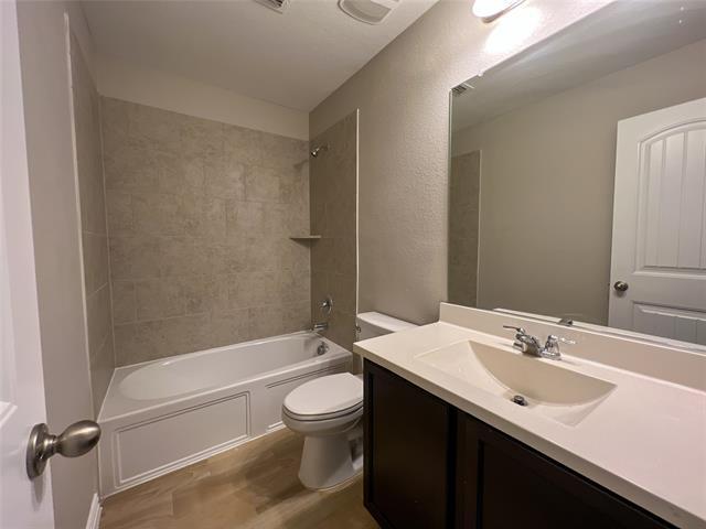 Building Photo - 910 Silverbell St