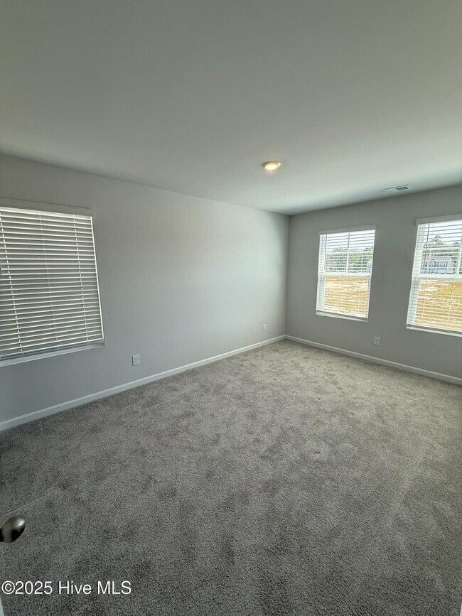 Building Photo - 241 Arnette Dr