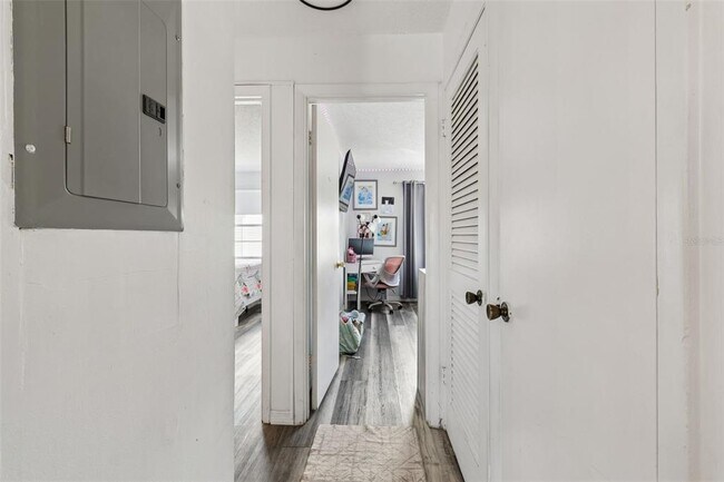 Building Photo - 7210 N Manhattan Ave