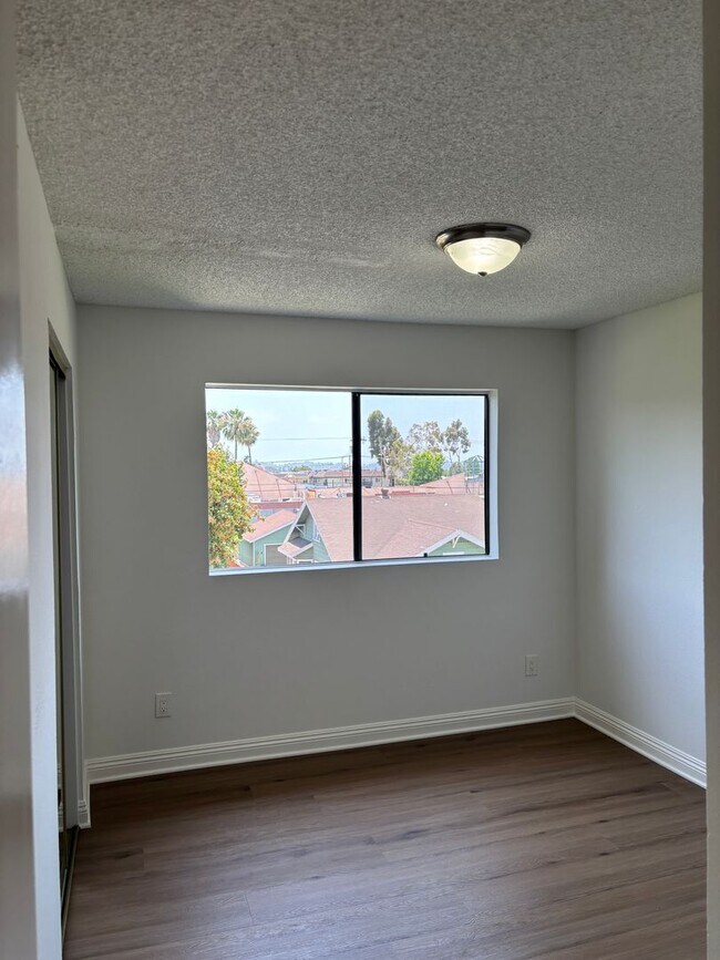 Building Photo - 627 Orange Grove Ave