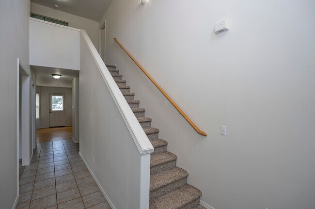 Building Photo - Very Nice 3 Bedroom Home - Cul de sac!