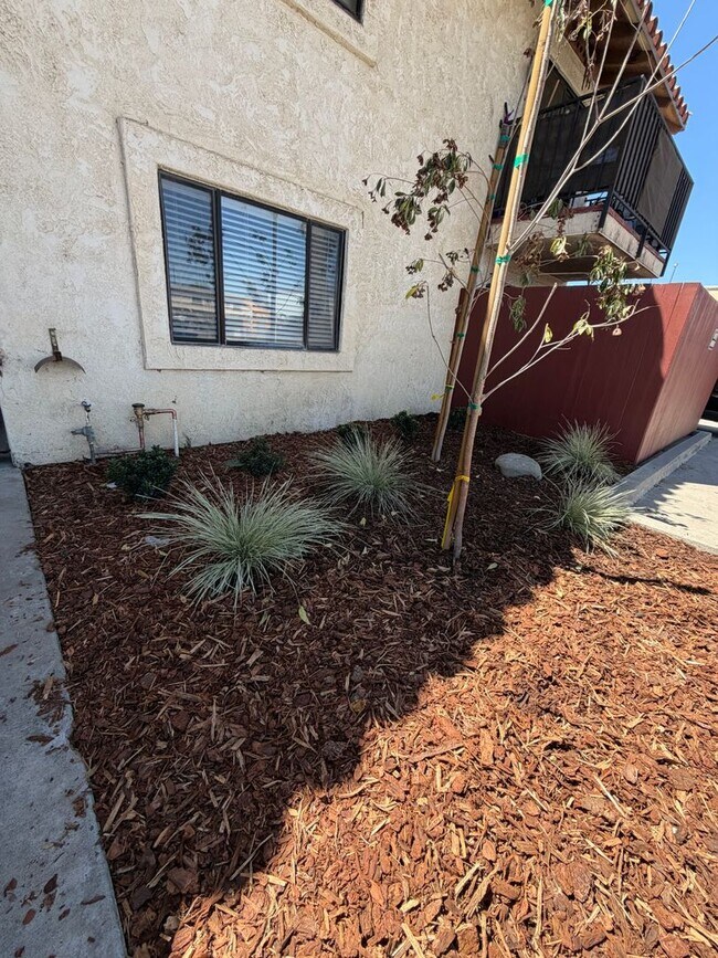 Building Photo - 1125 E Ventura St