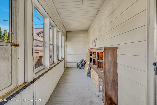 Building Photo - 398 Winola Ave