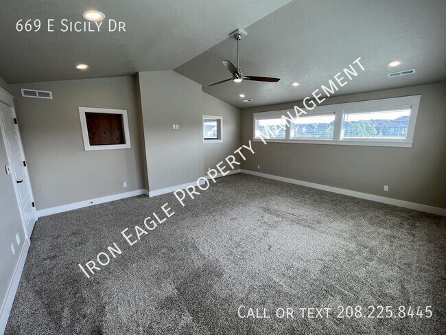 Building Photo - 669 E Sicily Dr