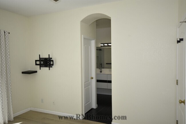 Building Photo - 288 Marsalla Dr