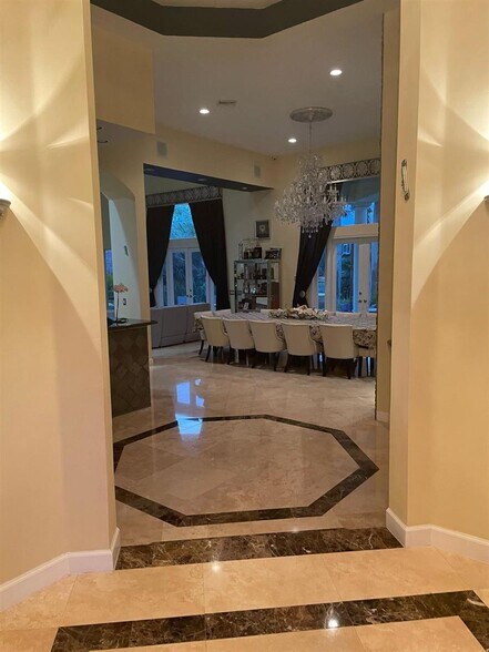 Building Photo - 5532 Estate Oak Cir