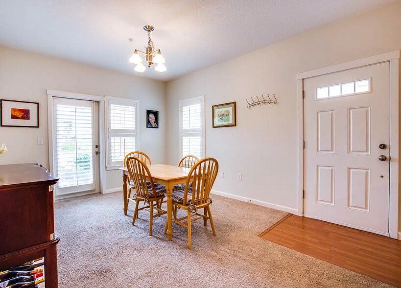 Building Photo - 10829 NE Red Wing Way
