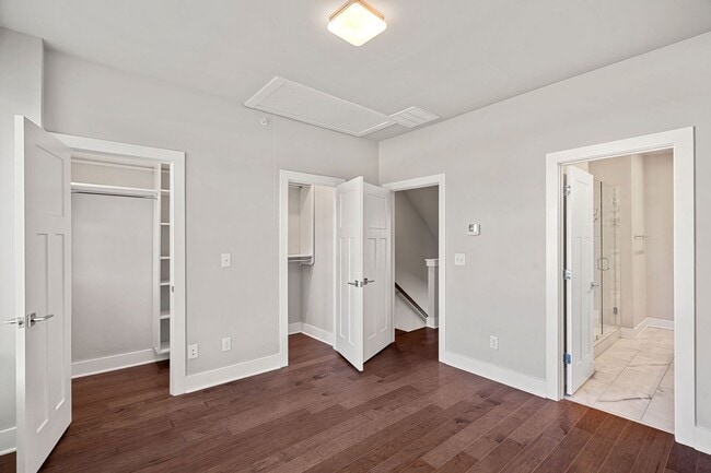 Building Photo - Like New Townhome Ready for Immediate Move-In!!! Bryant Park in West End