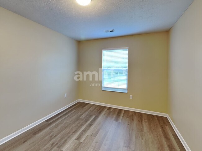 Building Photo - 5 S Ridge Dr