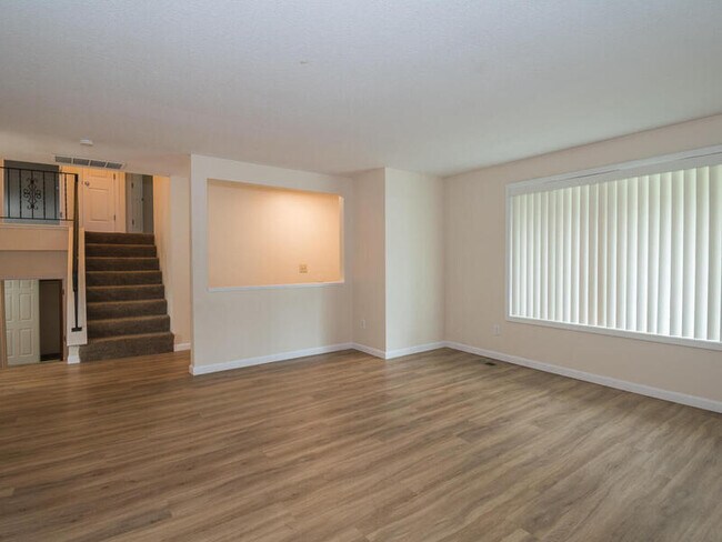 Building Photo - 1475 SW Orchard Ave