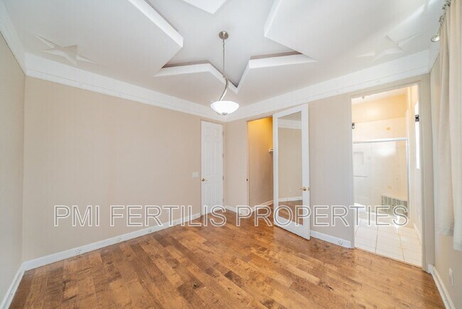 Building Photo - 17425 Cyrus Ln