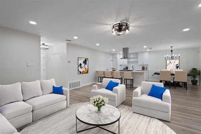 Primary Photo - 304 Skyloop Dr