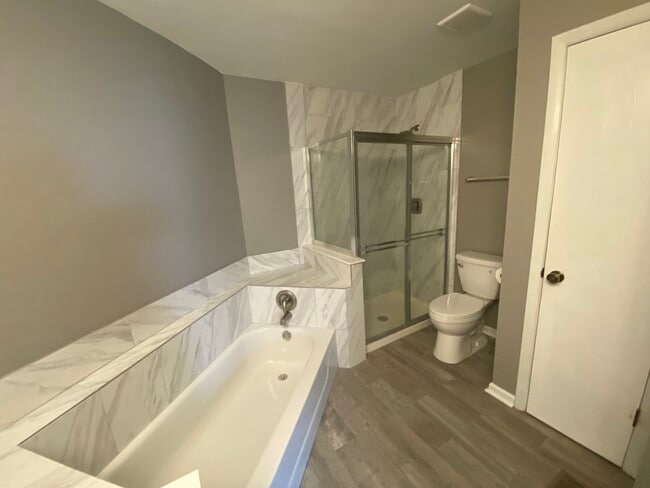 Building Photo - 2111 Camden Ln