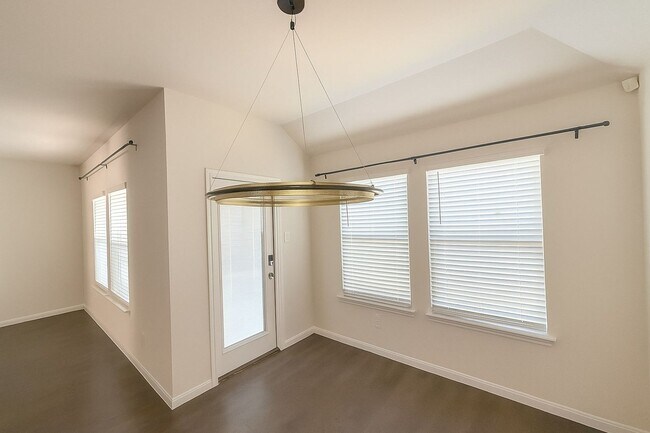 Building Photo - Beautiful 3-Bedroom Modern Home with Cover...