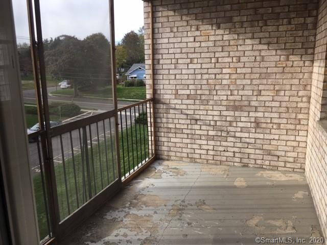 Building Photo - 300 Meadowside Rd