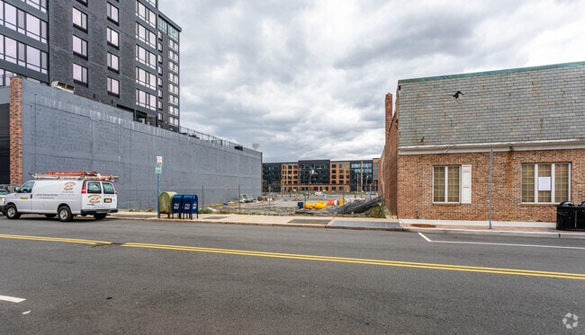 Building Photo - The Sapphire