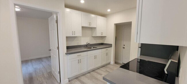 Building Photo - HEO#2-3