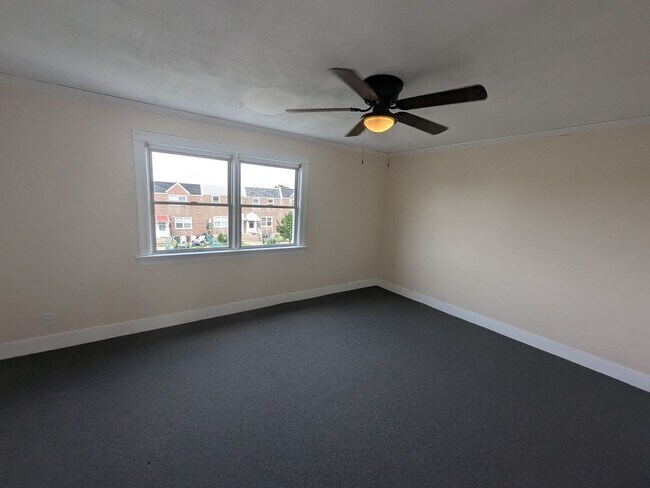 Building Photo - Updated Home - Northeast Philadelphia