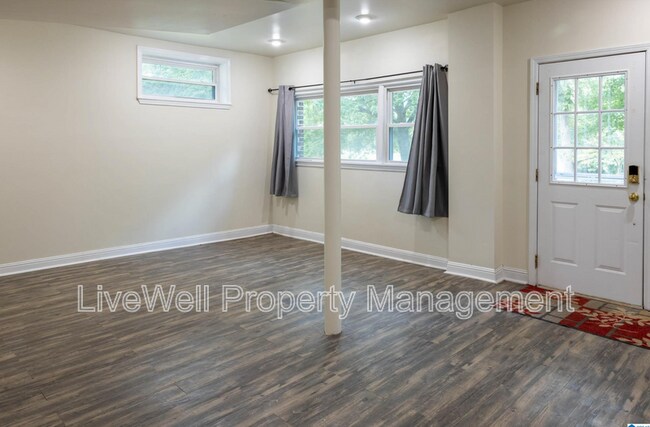 Building Photo - 115 Valley Ln