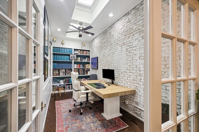 Building Photo - 2220 Fulham Ct