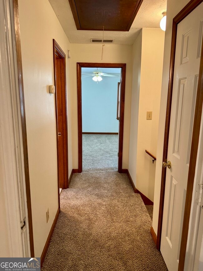 Building Photo - 19 Sentry Oak Ct