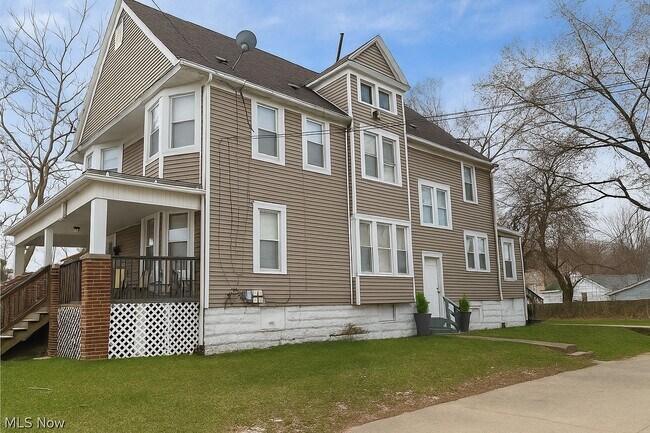 Building Photo - 1314 Lake Shore Blvd