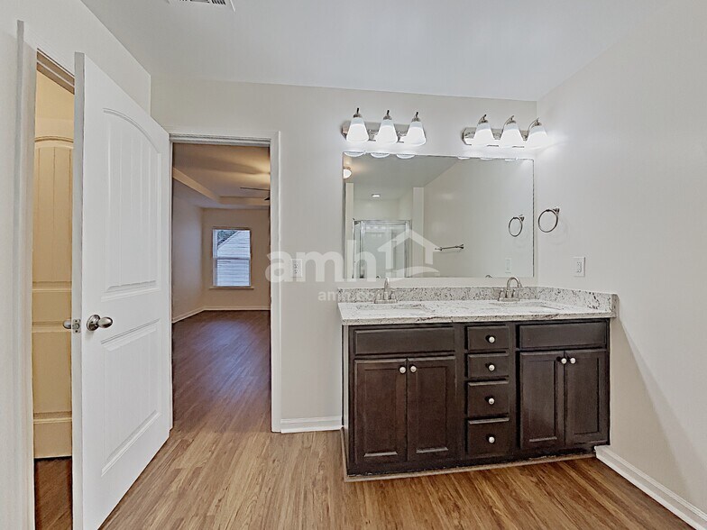 Building Photo - 323 Stoney Hollow Rd