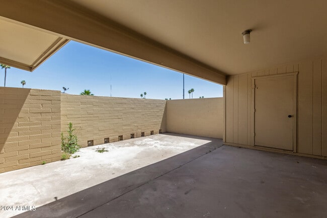 Building Photo - 10935 W Santa Fe Dr