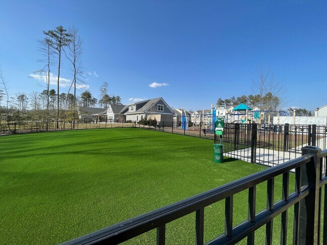 Building Photo - Willet | 4 Bed 3.5 Bath | Garage | 2287 sf | $3120 - $3432 | 8, 9, 13, 14, and 15 month lease terms