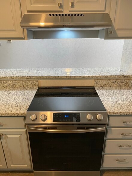 Building Photo - 325 S Union Ave