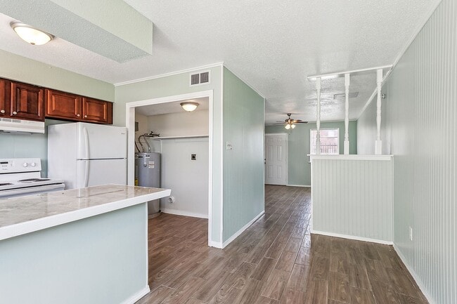 Building Photo - 1053 Tallow Tree Ln