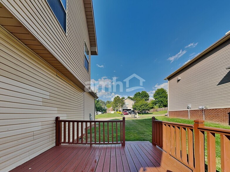 Building Photo - 1523 Bailey Park Ln