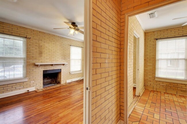 Building Photo - 1408 W 47th St
