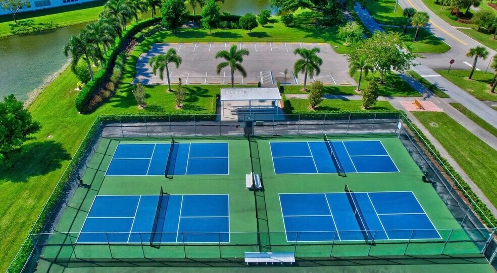 Tennis court - 3004 Cornwall a