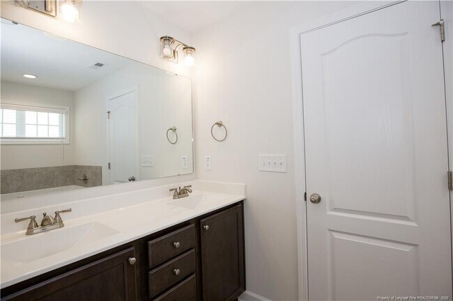 Building Photo - 1170 Camellia Dr