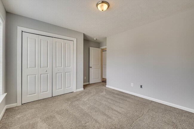 Building Photo - 445 Longmeadow Dr